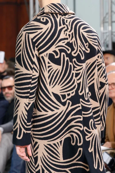 Look 77